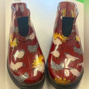 Sloggers chicken / rooster  waterproof rain/garden ankle boots size 10 color red